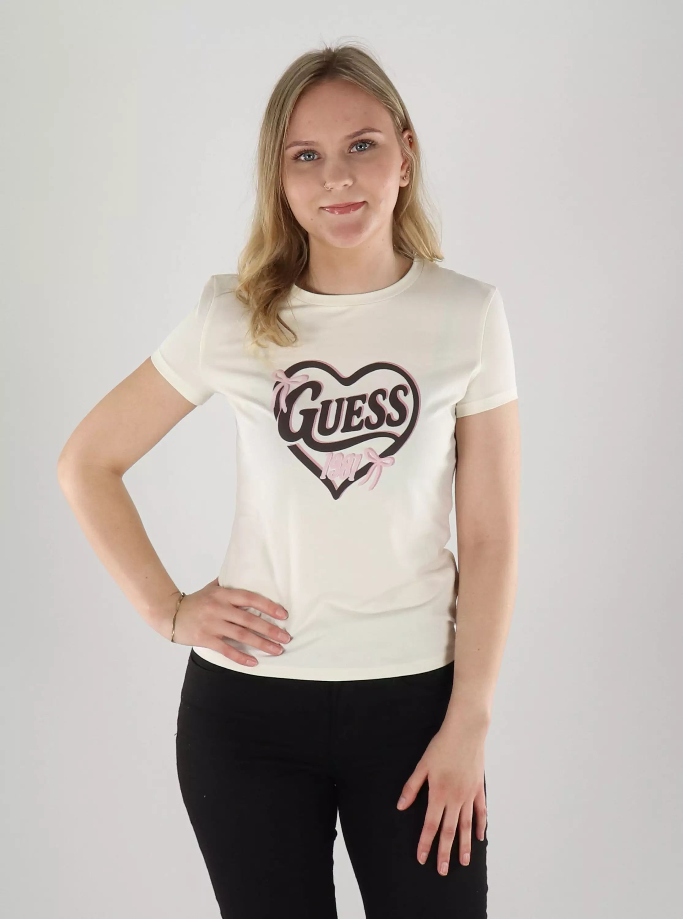Guess naisten T-paita V6YI09K4276 G027 luonnonvalkoinen