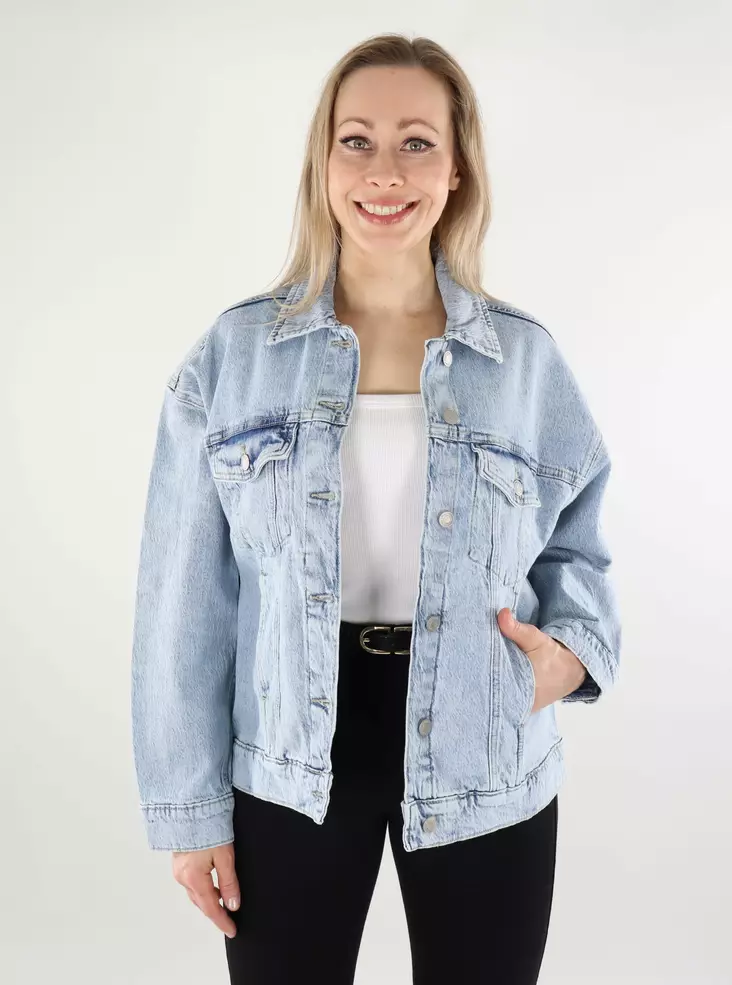 Vero Moda naisten farkkutakki Tessa Oversize Denim vaaleansininen - Naisten farkkutakit - 138221 - 1