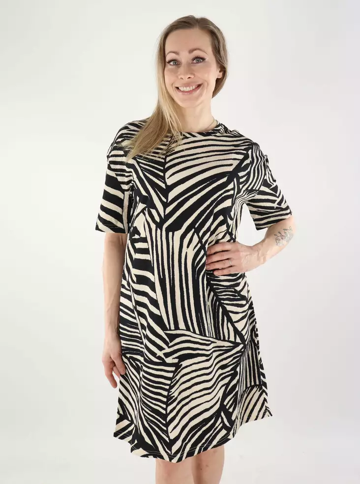 JDY oversize-mallinen mekko Debbie vaalea/musta - Mekot ja tunikat - 140452 - 1