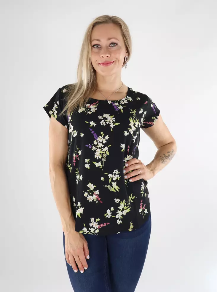 Vero Moda naisten T-paita Saki musta/kukkakuosi - Naisten T-paidat - 136532 - 1