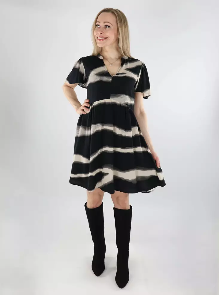 JDY lyhythihainen mekko Star Sezen musta / kuviollinen - Mekot ja tunikat - 137823 - 1