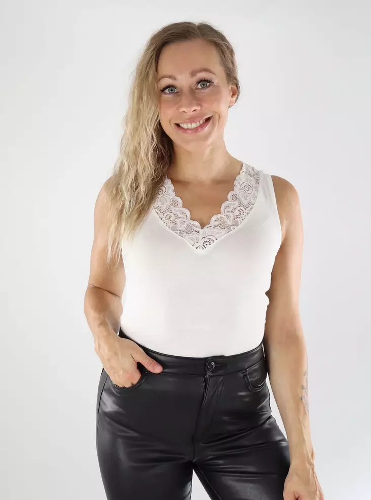 Vero Moda naisten toppi Rosa V-Neck valkoinen - Naisten topit - 139046 - 1