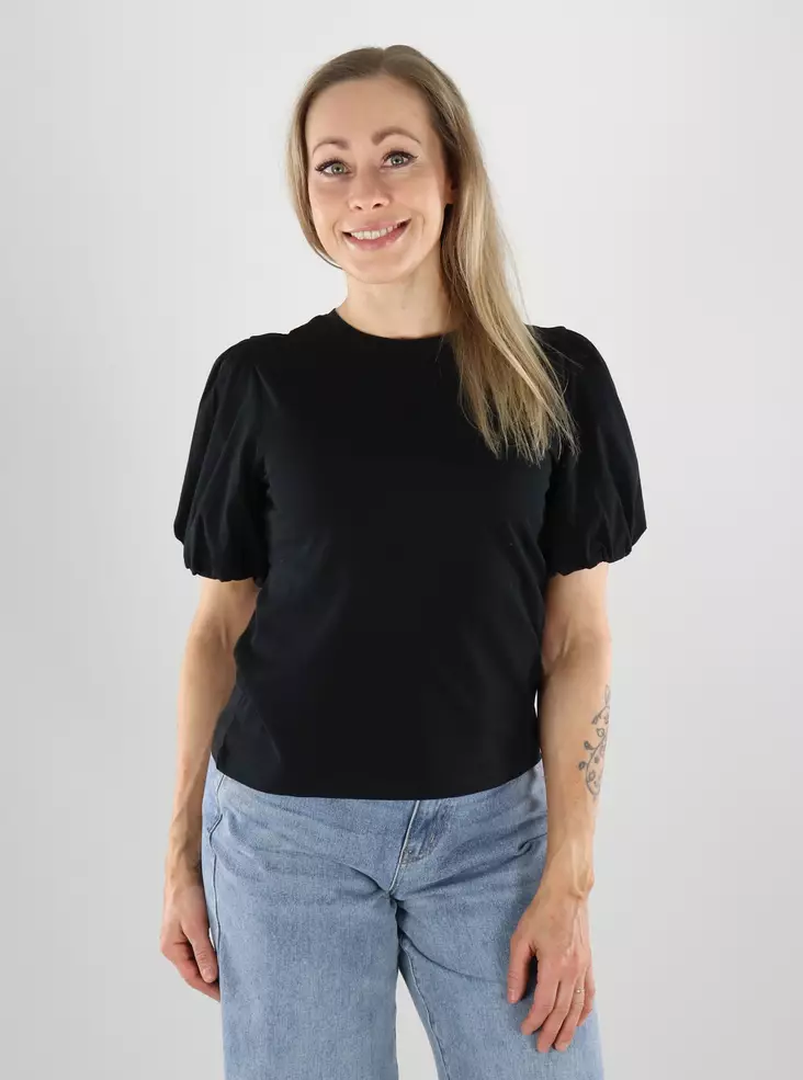 Pieces naisten t-paita puhvihihoilla Pernilla musta - T-shirts för damer - 141196 - 1