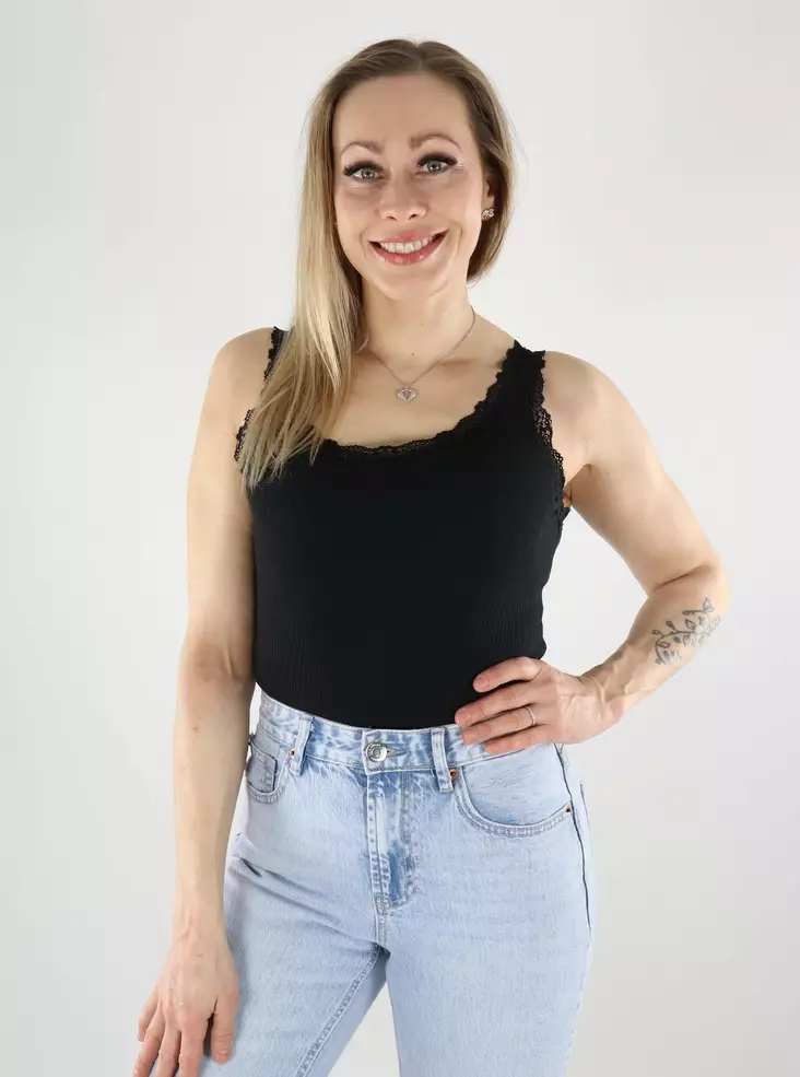 Only ribbikankainen toppi Sara Tank musta - Toppar för damer - 140667 - 1