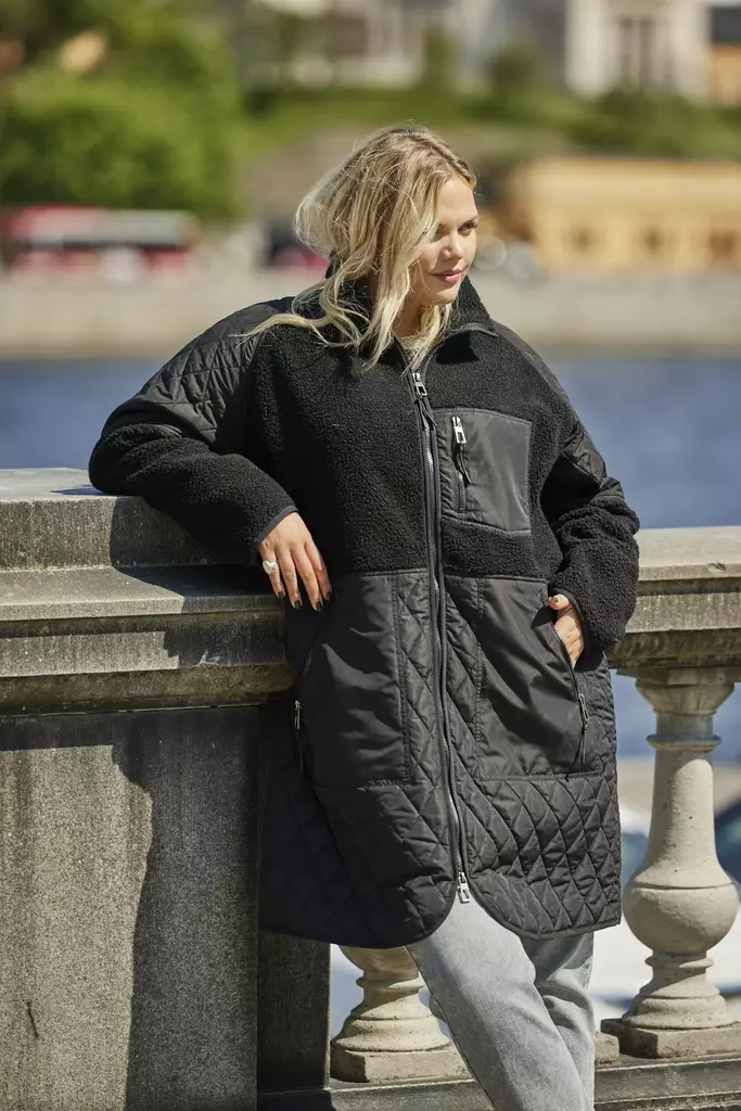 Only Carmakoma plus size teddyjacka Ohio Fleece svart - Lätta jackor för damer - 136788 - 1